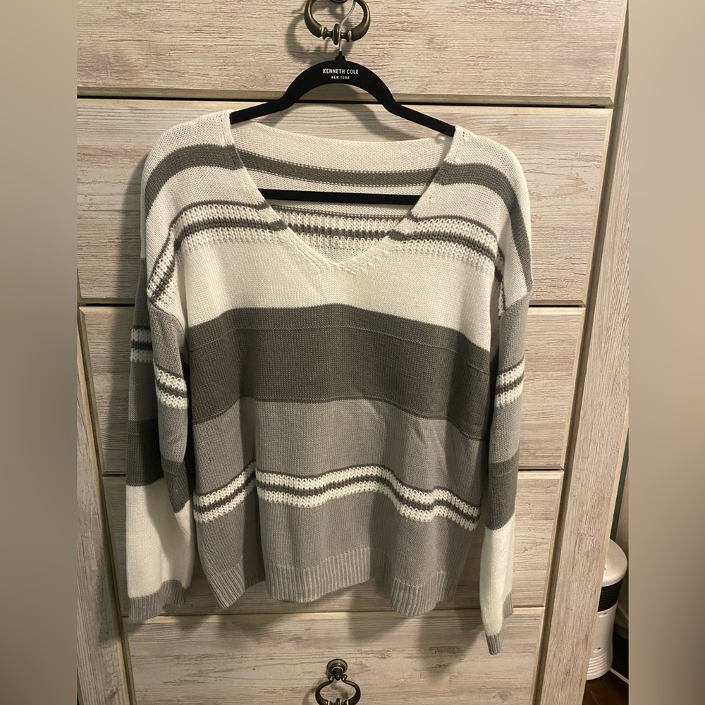 NWOT Womens VNECK sweater